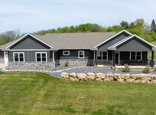 4190 Bluff Point Ct, Hazel Green, WI 53811