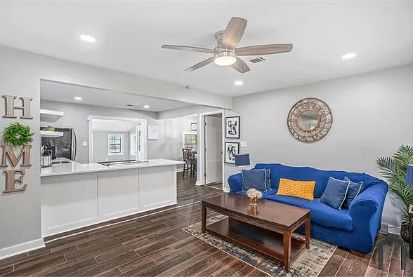 8170 Huntington Dr — Photo 8