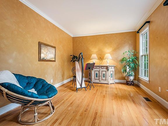 5th image of 318 Sunset Creek Cir
