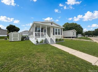 3 Parakeet Hill Dr, Lake Orion, MI 48359