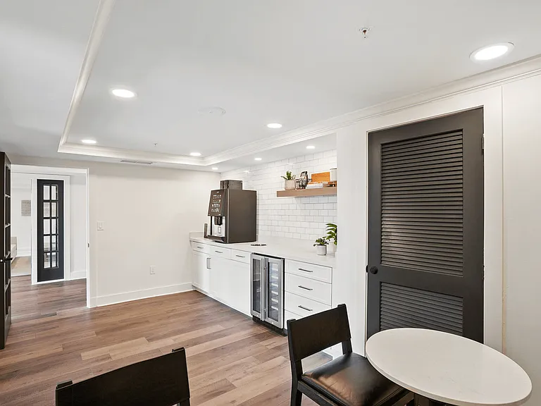 Gables Grand Plaza Apartments — Photo 26
