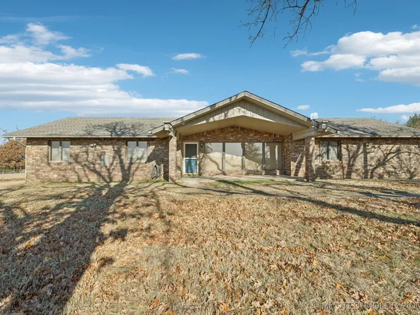 25622 E 19th St, Yale, OK 74085