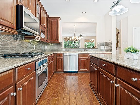 3rd image of 2634 Chambers Dr