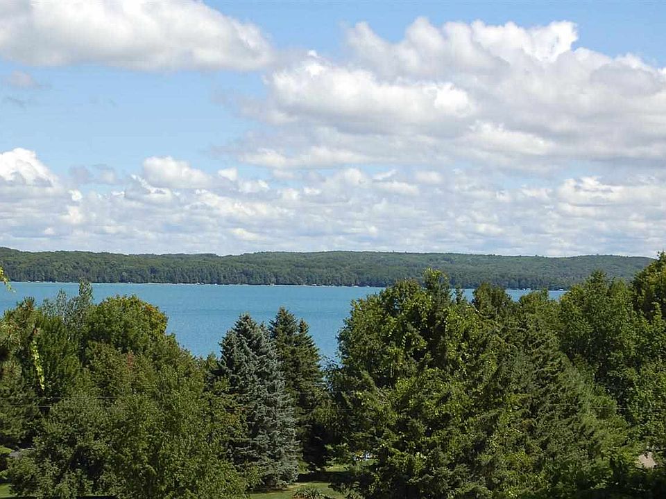 1st image of 9702 Bluff Trl