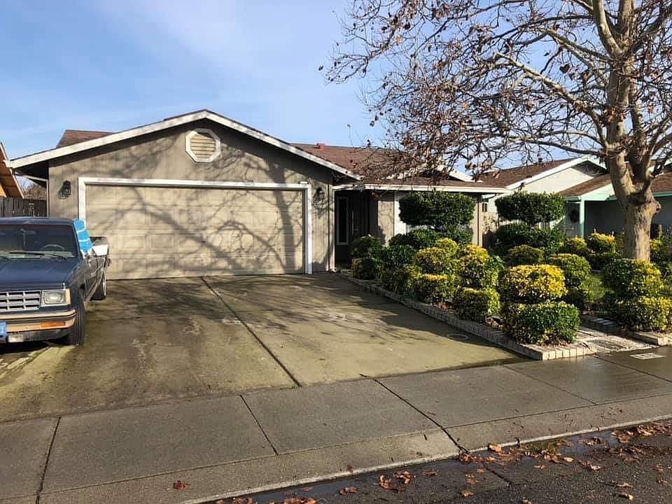 1st image of 1586 Laguna Cir