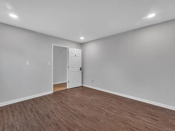 2016 Teresa Jill Dr, Charlotte, NC 28213