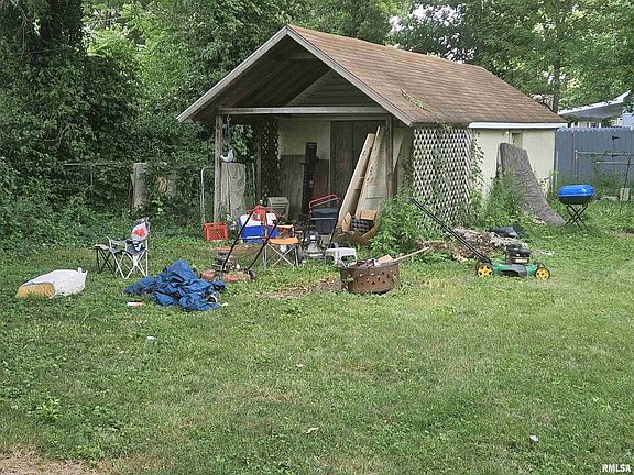 4th image of 806 Fairland St