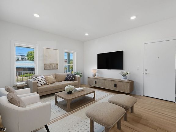 5th image of 116 Valley St #1