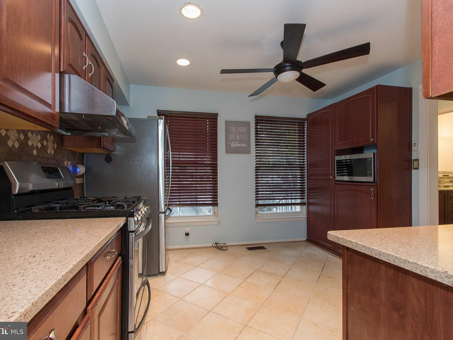 3 bed, 2.5 bath, 2280 sqft, $2,750 — Photo 2