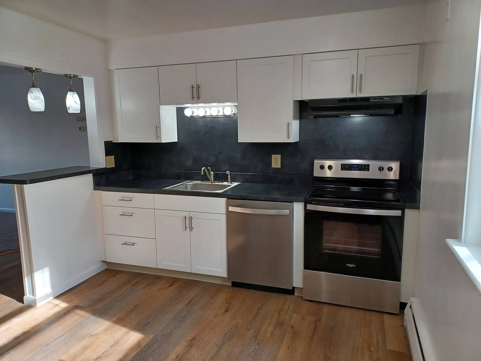 Sussex Court Apartments — Photo 1