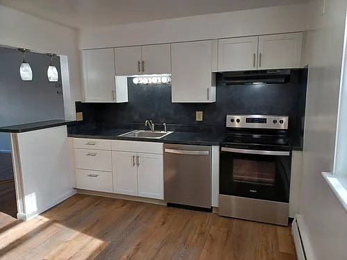 Sussex Court Apartments Photo 1