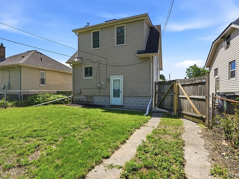 735 E Maxlow Ave — Photo 25