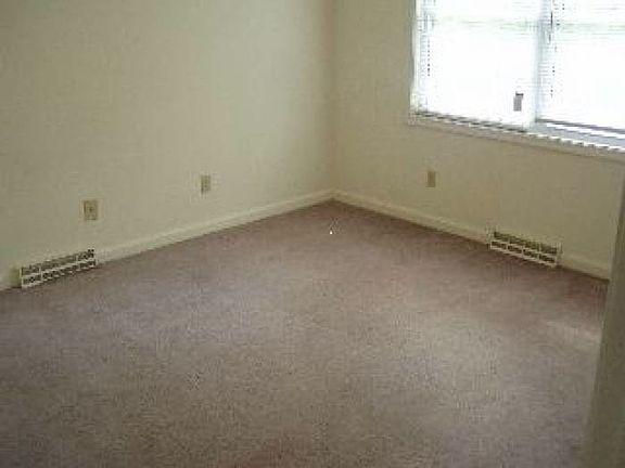 4th image of 101 1/2 Hampden Dr APT 7