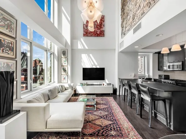 205 East 59th Street image 2 of 12