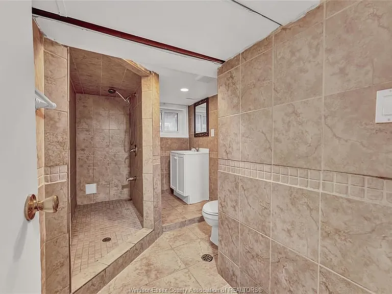 1236 Marentette Ave #LOWER — Photo 14