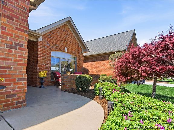4th image of 102 Victoria Drive