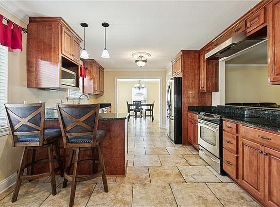 4th image of 17 Everglades St