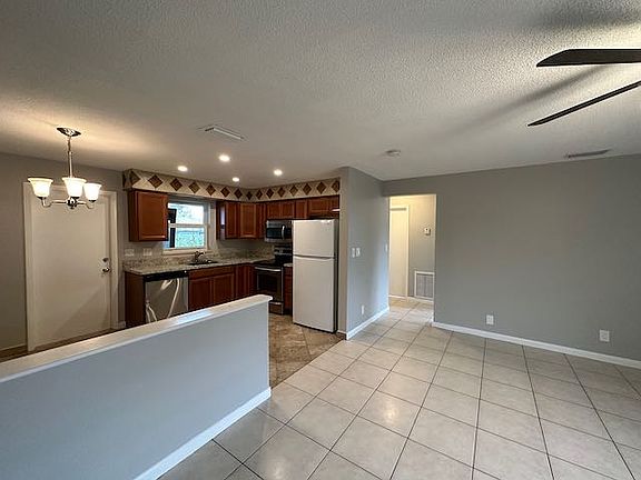 5th image of 8500 Sunset Dr