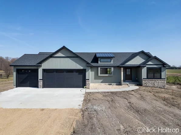 9354 104th Ave, Zeeland, MI 49464