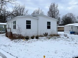 21 Greenhaven Dr #GRE21, Olmsted Falls, OH 44138