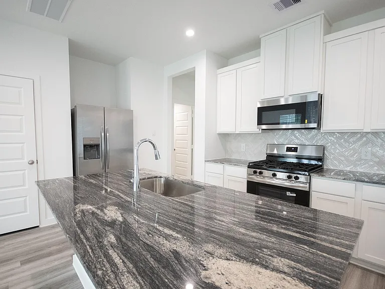 10217 Berkeley Springs Trl — Photo 19
