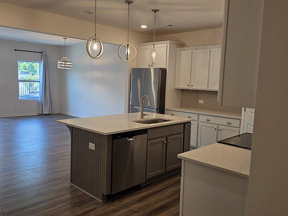 3rd image of 18 Saltford Ln