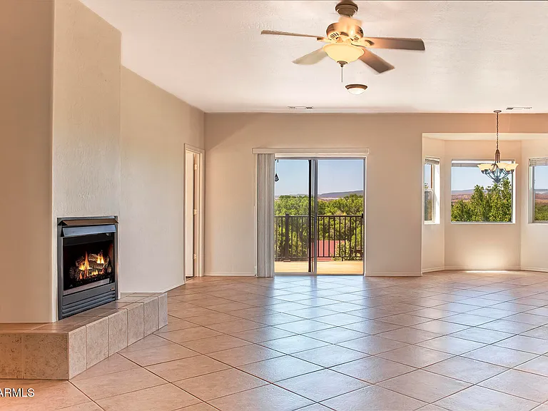 4410 E Diablo Dr — Photo 5