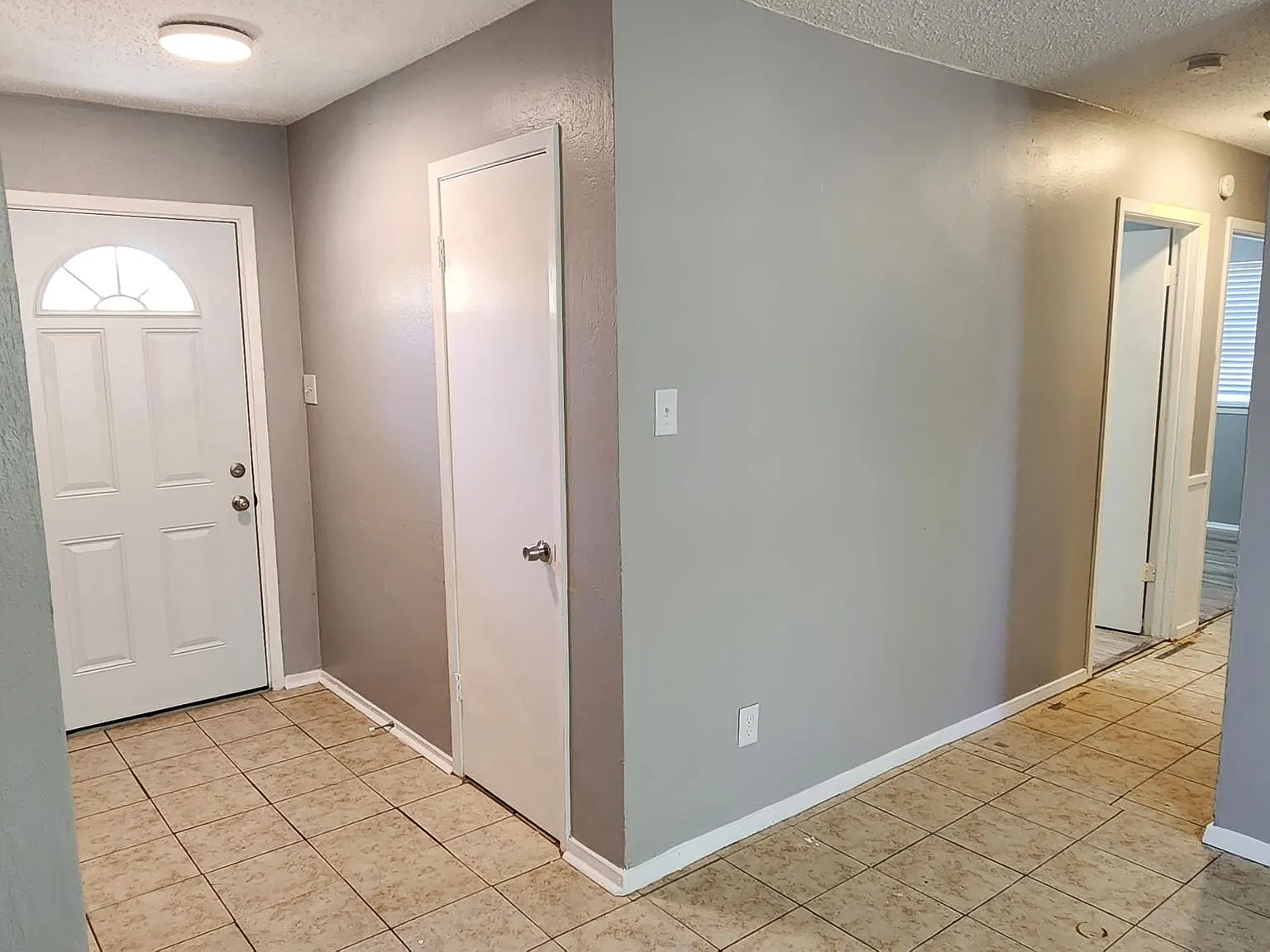 3 bed, 1.5 bath, 1580 sqft, $1,775 — Photo 3