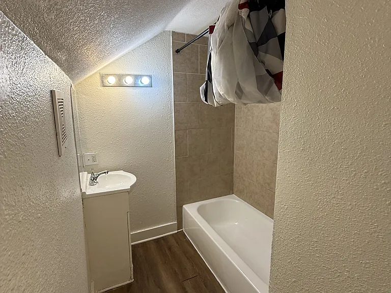 353 Sherburne Ave — Photo 3