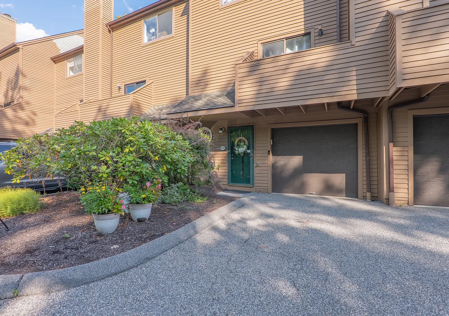 2 bed, 1.5 bath, 1324 sqft, $2,750 — Photo 1