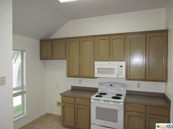 3rd image of 2407 Kingsbury Dr