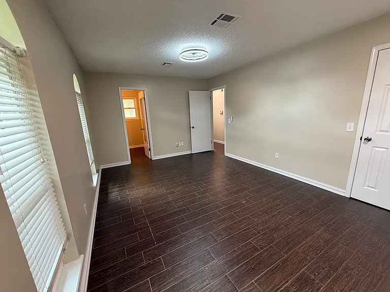 1623 E McElroy Pl — Photo 6