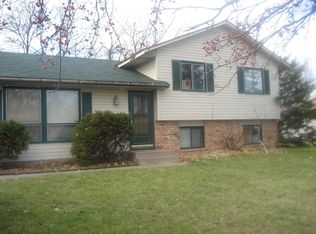 10201 Yorktown Ln N, Maple Grove, MN 55369