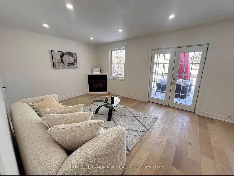 130 Langarth St E — Photo 3