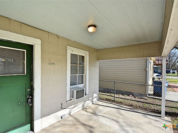 5th image of 875 Porter St