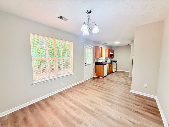 4th image of 4113 Parkdale Dr
