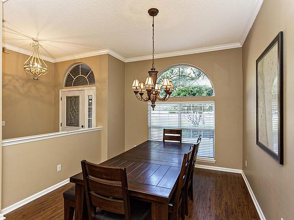 4th image of 566 Alice Cove Ct