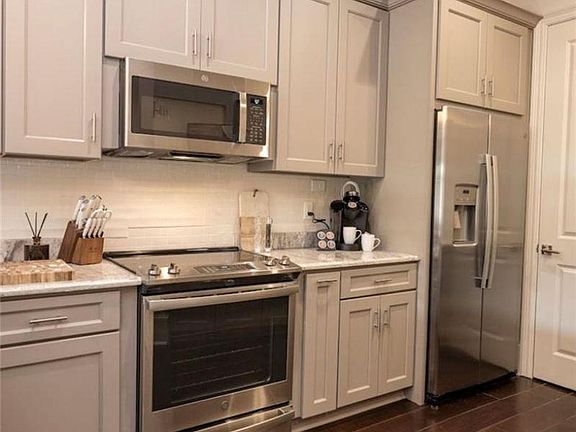 3rd image of 117 Wren St #2