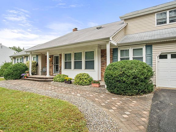3rd image of 38 Sherwood Dr
