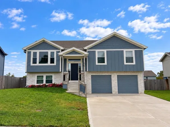 1913 Eagle Dr, Harrisonville, MO 64701
