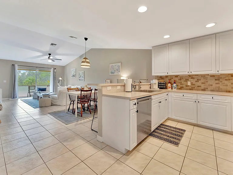26059 Sandhill Blvd #B — Photo 11