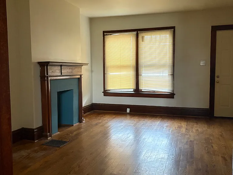 949-957 E Whittier St — Photo 7