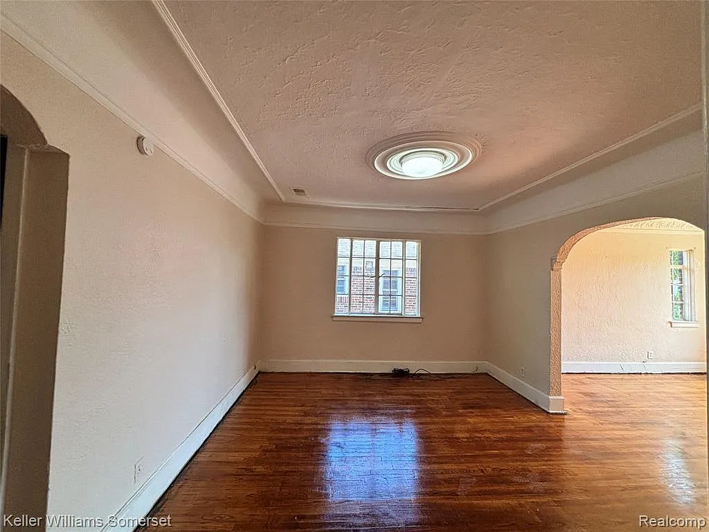 2 bed, 1.0 bath, 1300 sqft, $1,100 — Photo 4