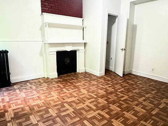 5th image of 817 Willoughby Ave APT 2R