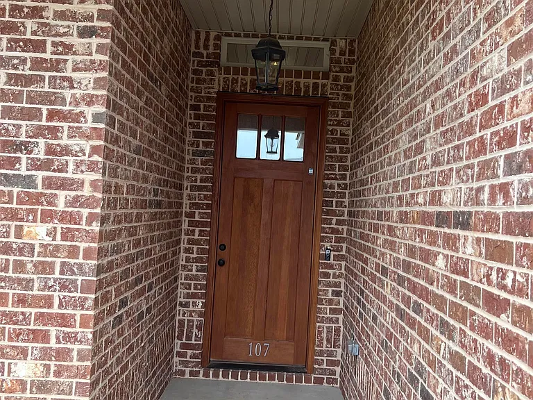 107 Gwendolyn Ave — Photo 2