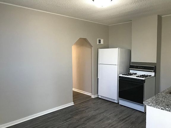 3rd image of 612 Griggs St N APT 2