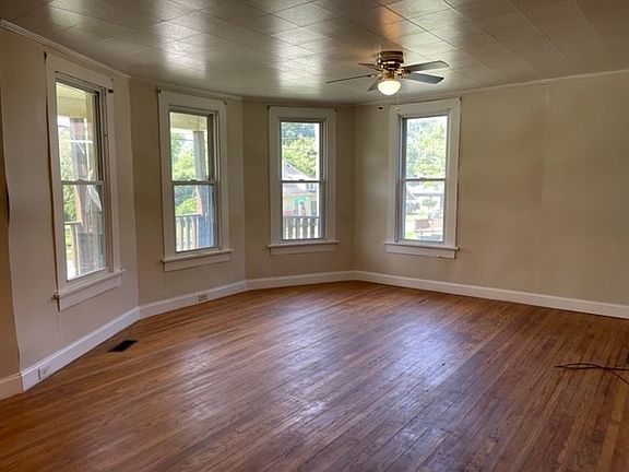 4th image of 301 Bennett St