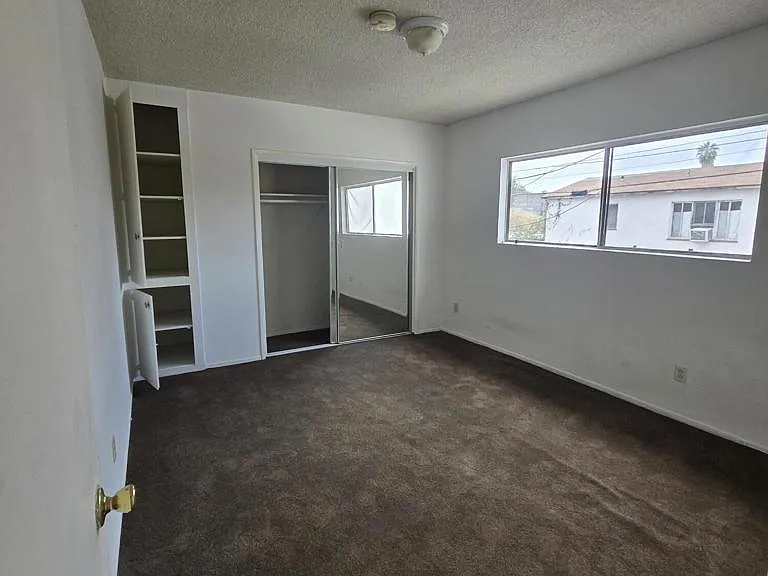 811 N Mariposa Ave #12 — Photo 4