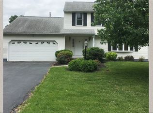 121 Longdon Ln, North Syracuse, NY 13212