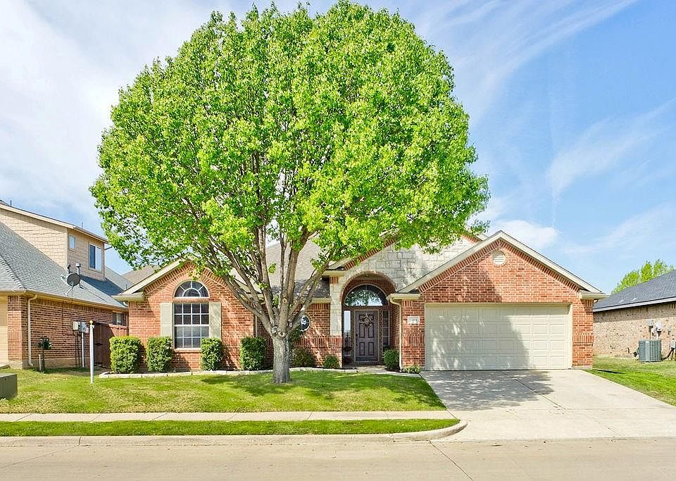 1st image of 9804 Lakeway Dr